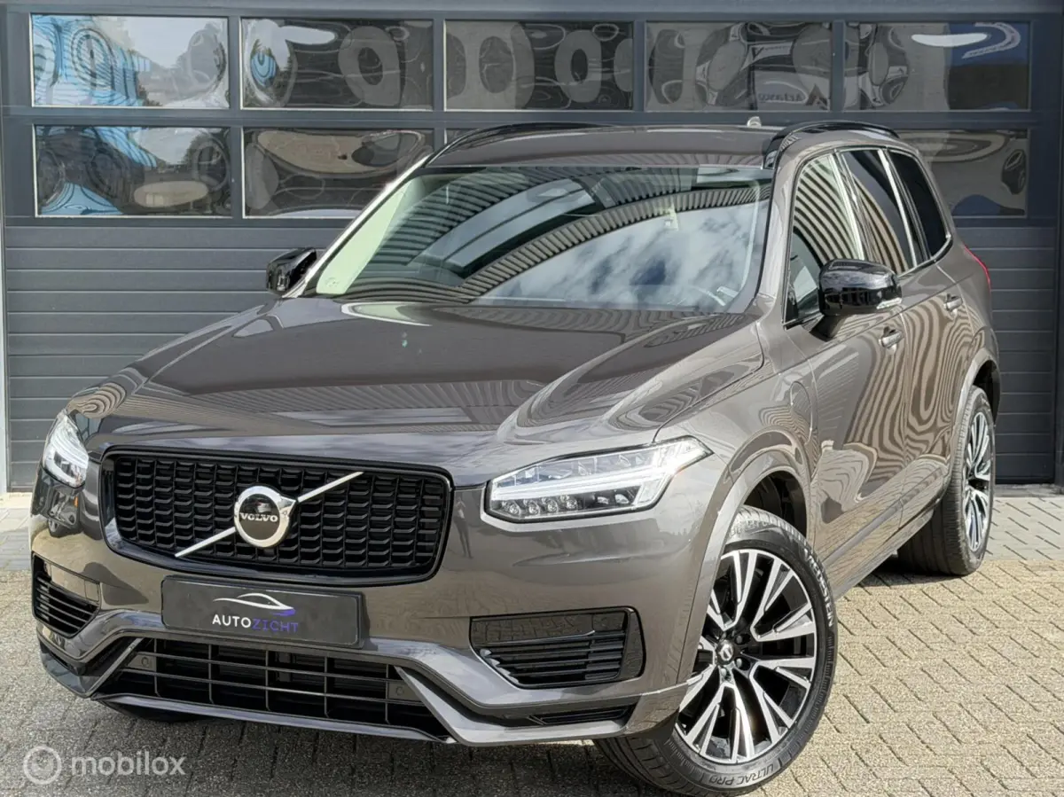 2.0 T8 Recharge AWD Core Dark | Memory | H/K | Trekh