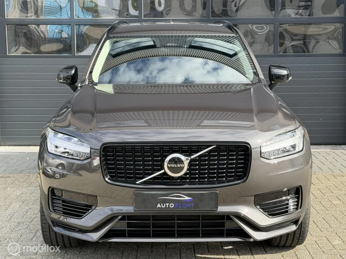 2.0 T8 Recharge AWD Core Dark | Memory | H/K | Trekh