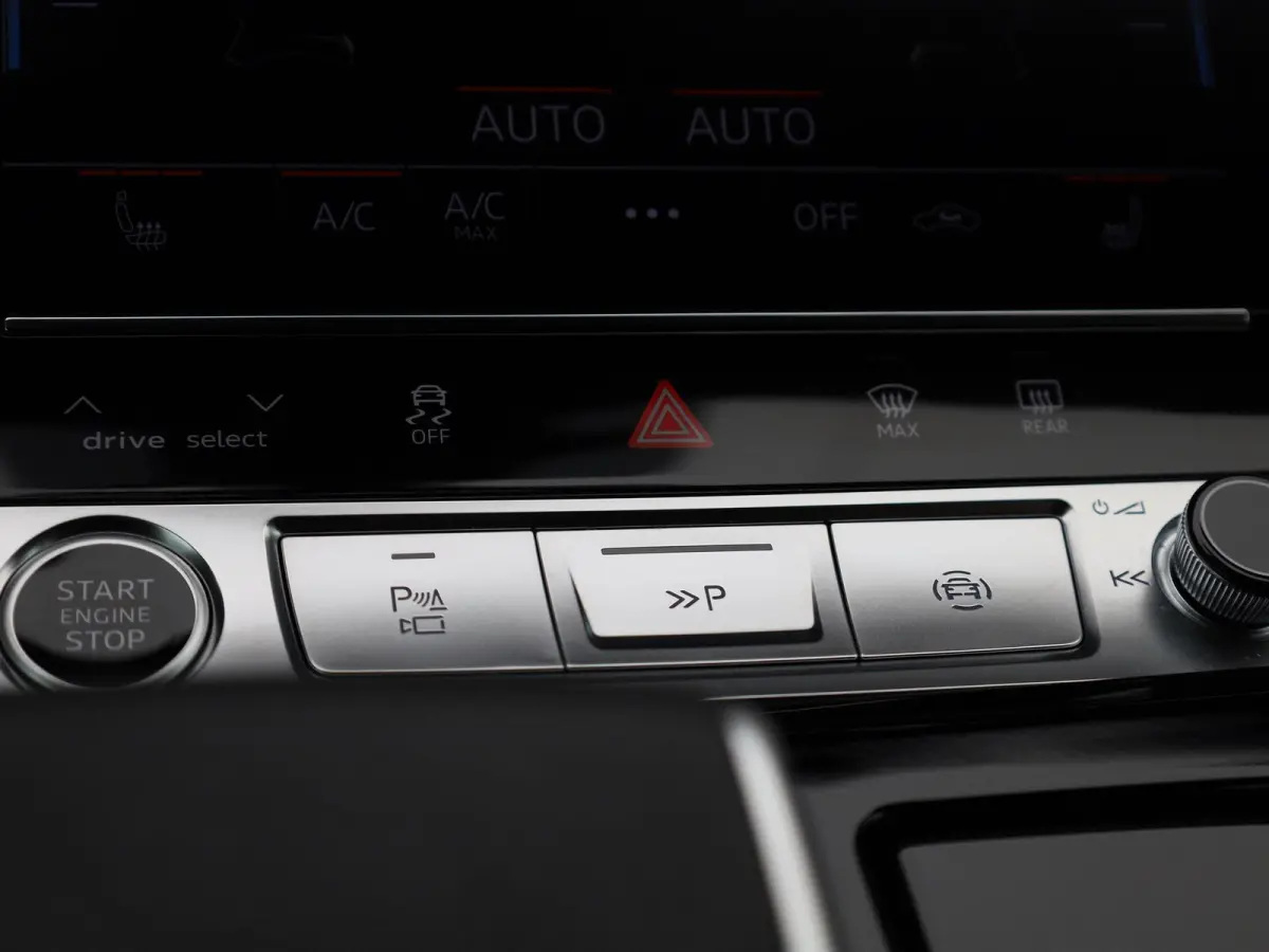 60 TFSI e quattro Pro Line S Competition 490 PK | Panoramadak l Head-up display l Luchtvering l 360 Camera l Stoelverwarming voor en achter l Elektr. voorstoelen geheugen l Dodehoekdetectie 
