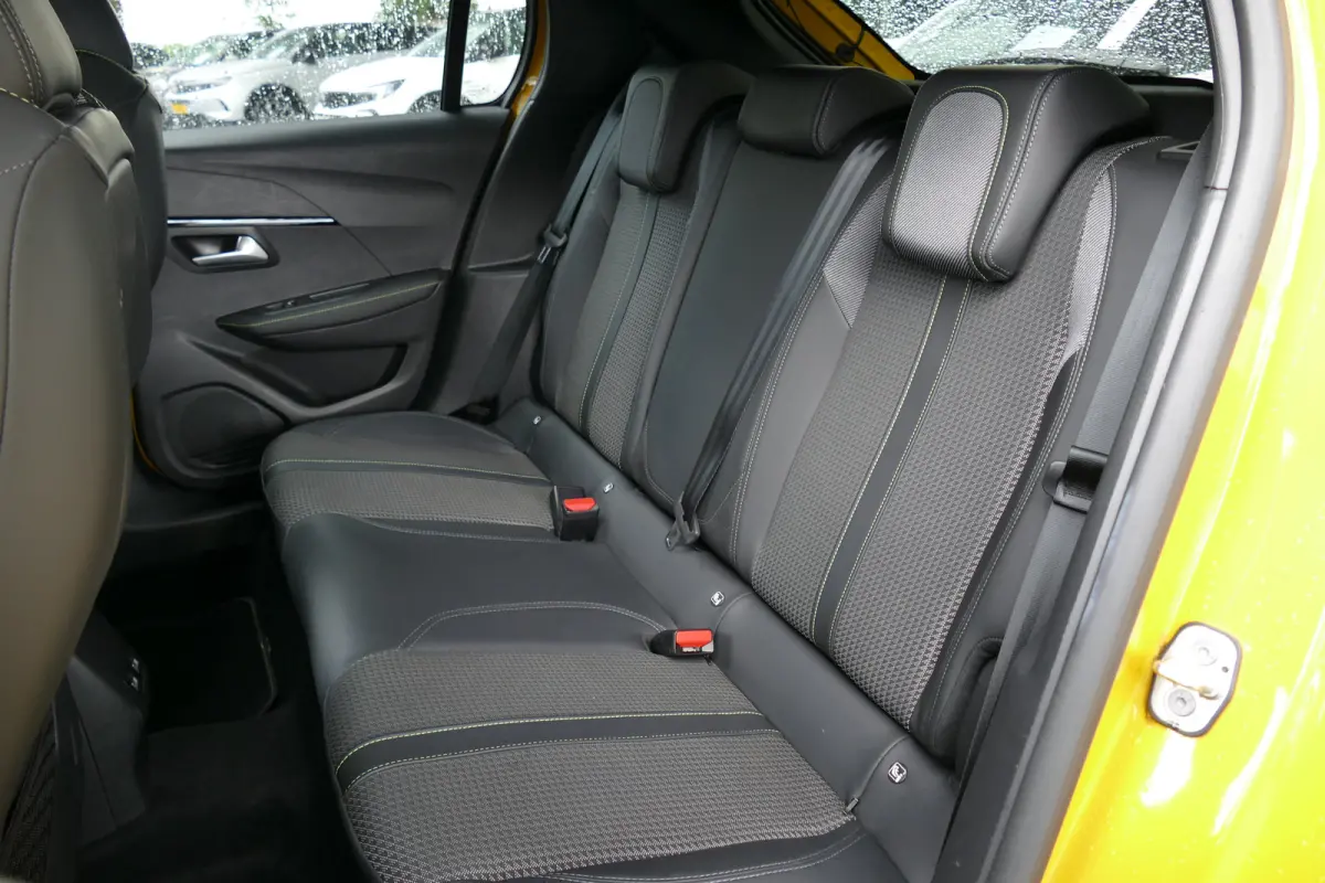 1.2 PURETECH 100PK 5-DRS GT-LINE / NAVI / CLIMA / CAMERA / 17"LMV / FULL-LED / PDC / BLUETOOTH / CRUISECONTROL / 1E EIGENAAR / SCHITTERENDE STAAT !!