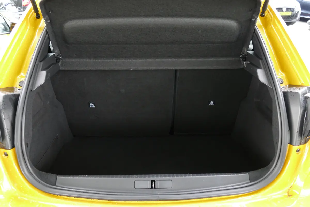 1.2 PURETECH 100PK 5-DRS GT-LINE / NAVI / CLIMA / CAMERA / 17"LMV / FULL-LED / PDC / BLUETOOTH / CRUISECONTROL / 1E EIGENAAR / SCHITTERENDE STAAT !!