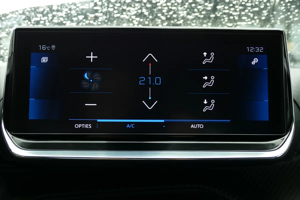 1.2 PURETECH 100PK 5-DRS GT-LINE / NAVI / CLIMA / CAMERA / 17"LMV / FULL-LED / PDC / BLUETOOTH / CRUISECONTROL / 1E EIGENAAR / SCHITTERENDE STAAT !!
