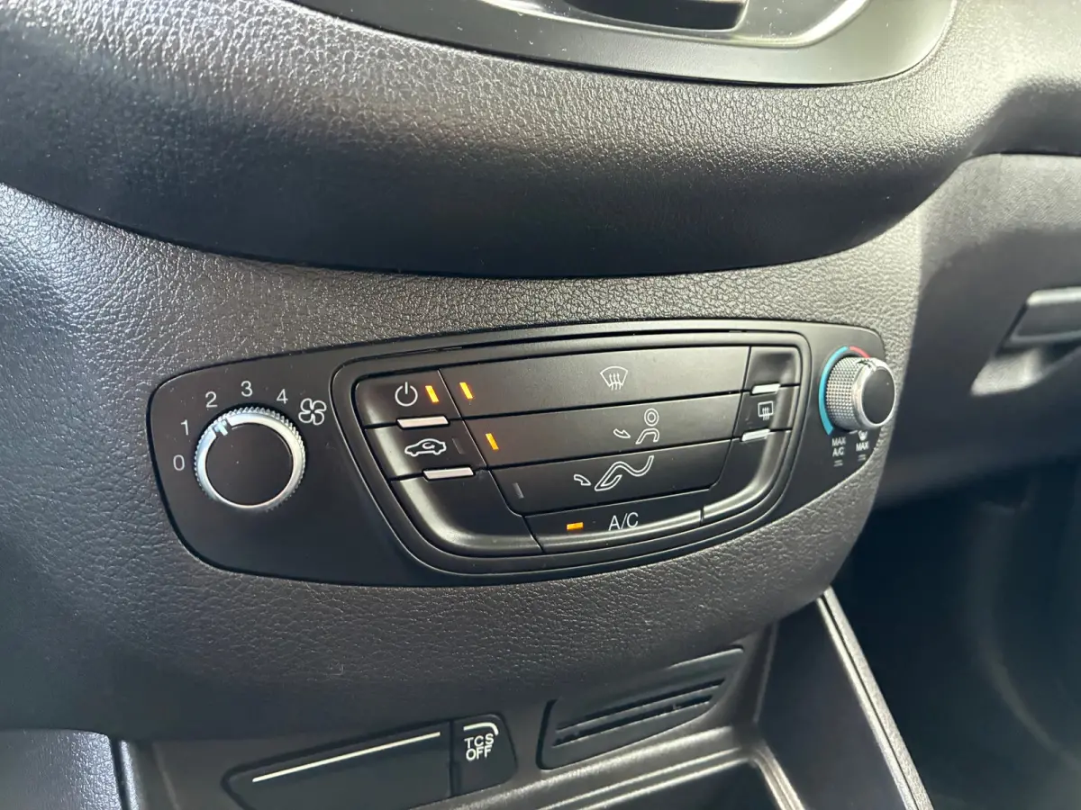 1.5 TDCI Trend | Airco + Radio + Schuifdeur Nu € 6.975,- Ex BTW !!!