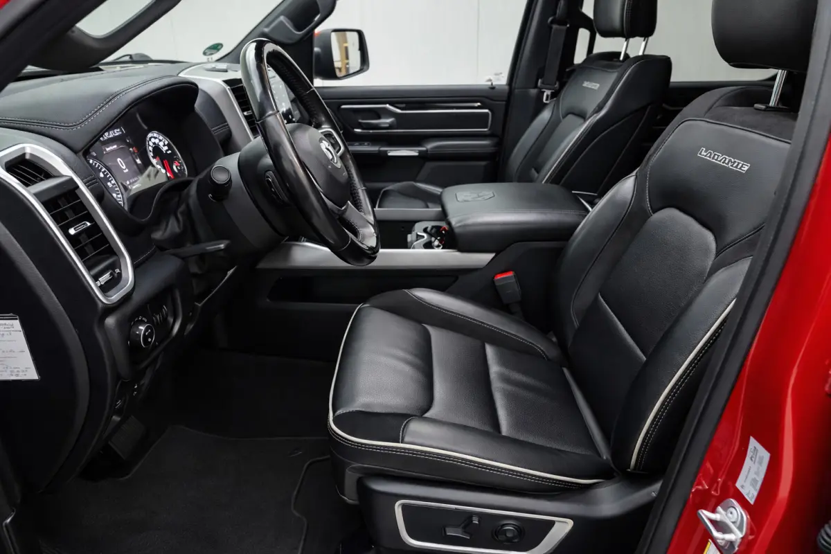 1500 4X4 5.7 V8 4x4 Crew Cab|laramie wide body!