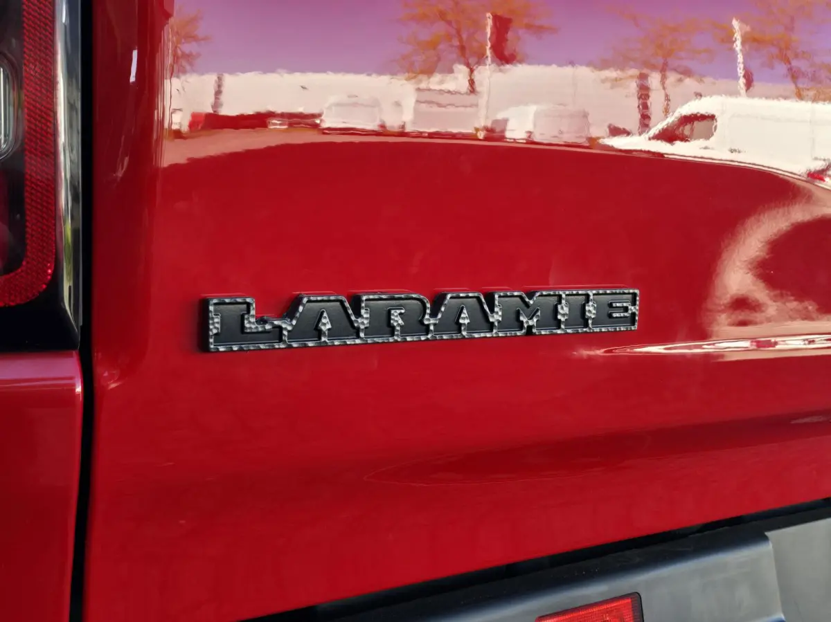 1500 4X4 5.7 V8 4x4 Crew Cab|laramie wide body!