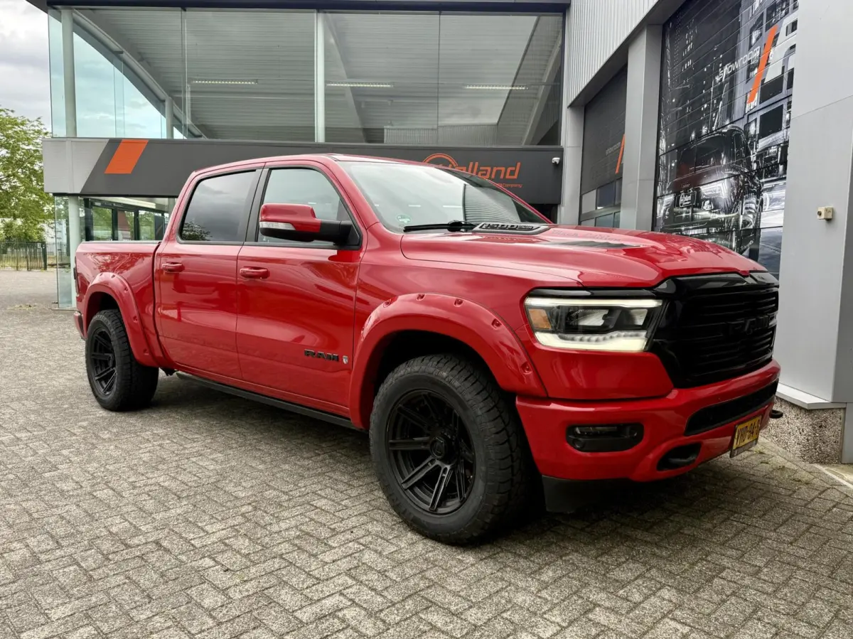 1500 4X4 5.7 V8 4x4 Crew Cab|laramie wide body!