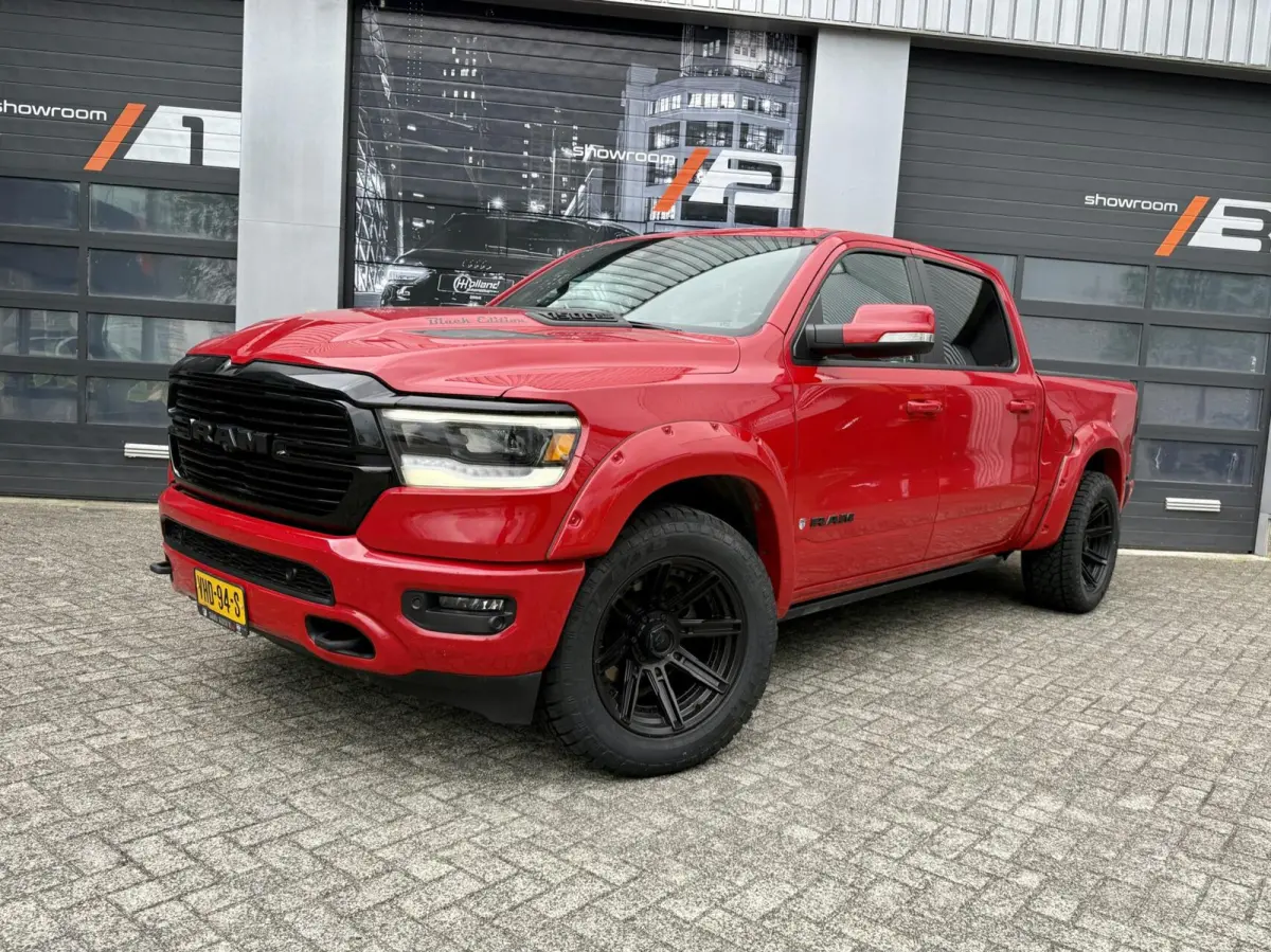 1500 4X4 5.7 V8 4x4 Crew Cab|laramie wide body!