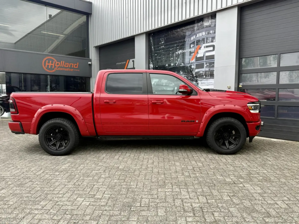 1500 4X4 5.7 V8 4x4 Crew Cab|laramie wide body!