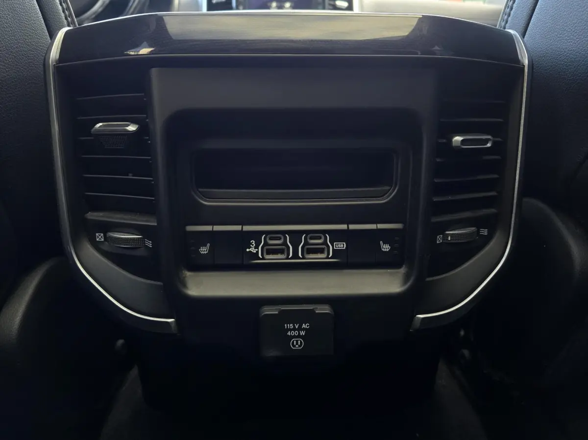1500 4X4 5.7 V8 4x4 Crew Cab|laramie wide body!