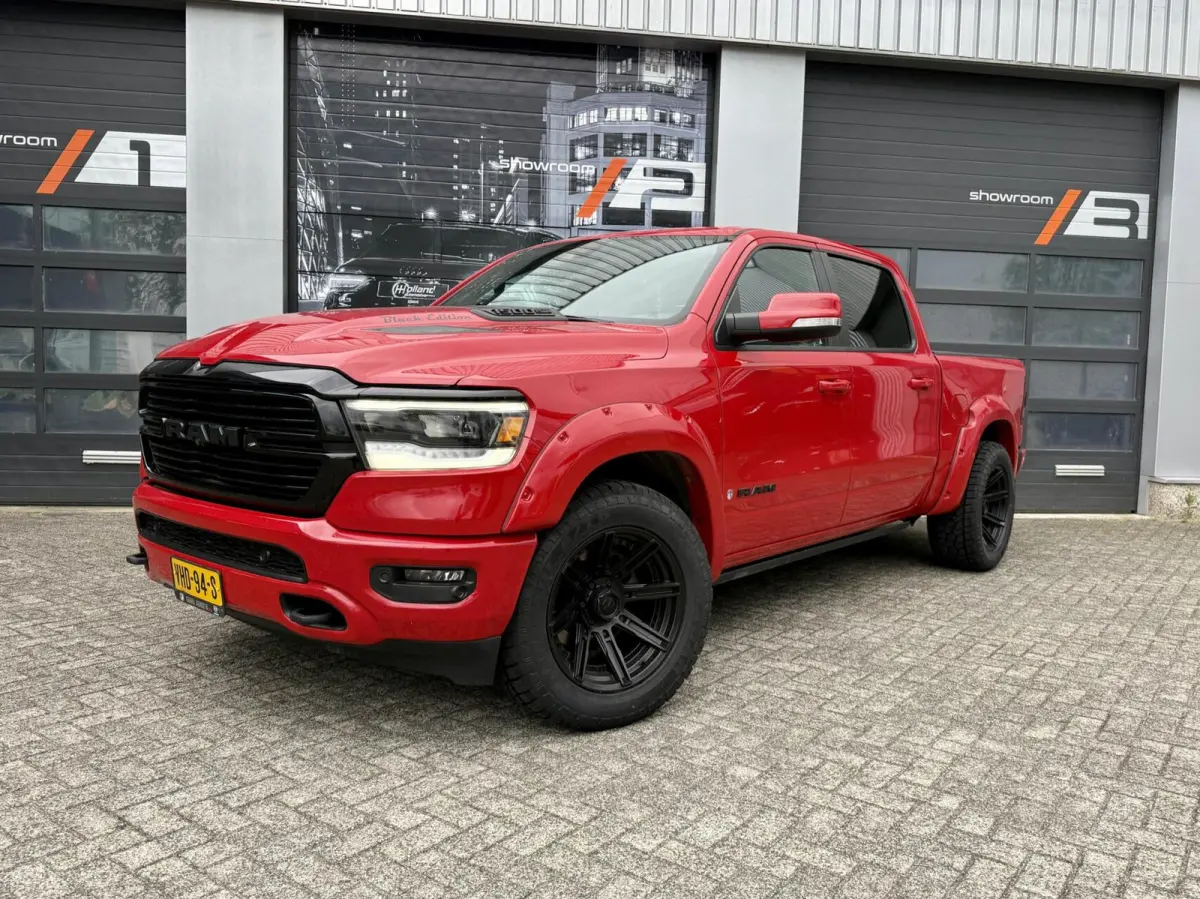 1500 4X4 5.7 V8 4x4 Crew Cab|laramie wide body!