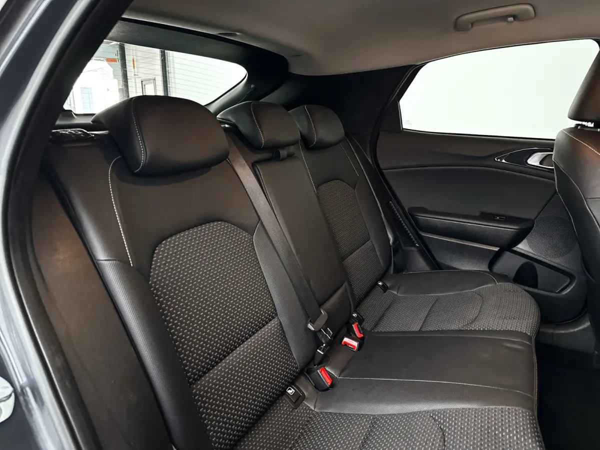 1.6 GDi PHEV DynamicPlusLine | Parkeercamera | Keyless | Stoel- en stuurverwarming