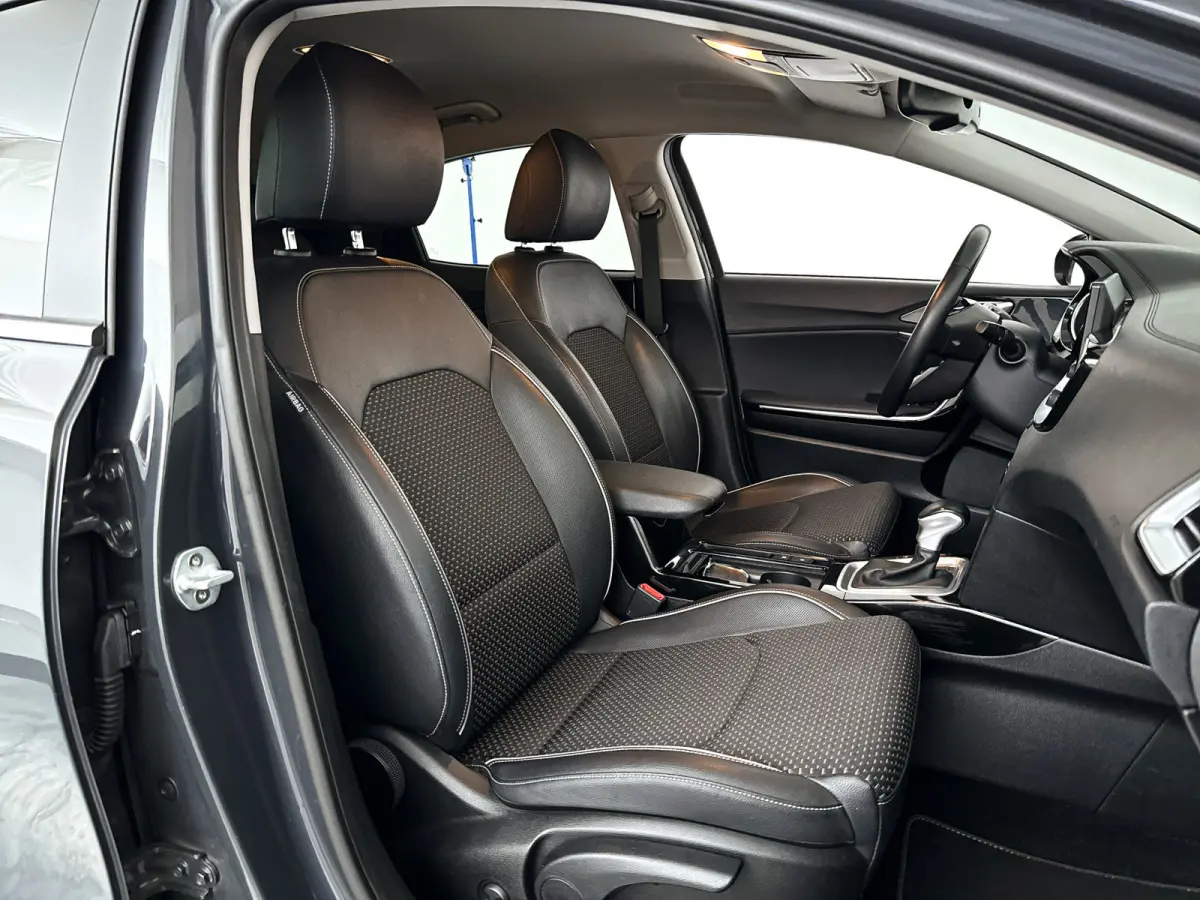 1.6 GDi PHEV DynamicPlusLine | Parkeercamera | Keyless | Stoel- en stuurverwarming
