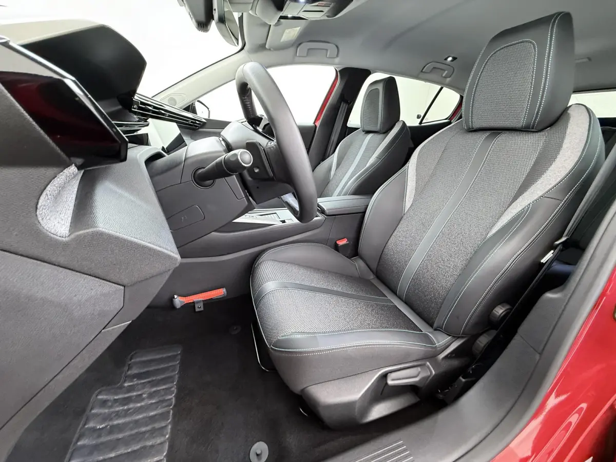 1.2 145pk Hybrid e-DCS6 Allure | 1e eigenaar | Navigatie | 360 camera | 19 inch lichtmetalen wielen | Apple Carplay | Cruisecontrol adaptief