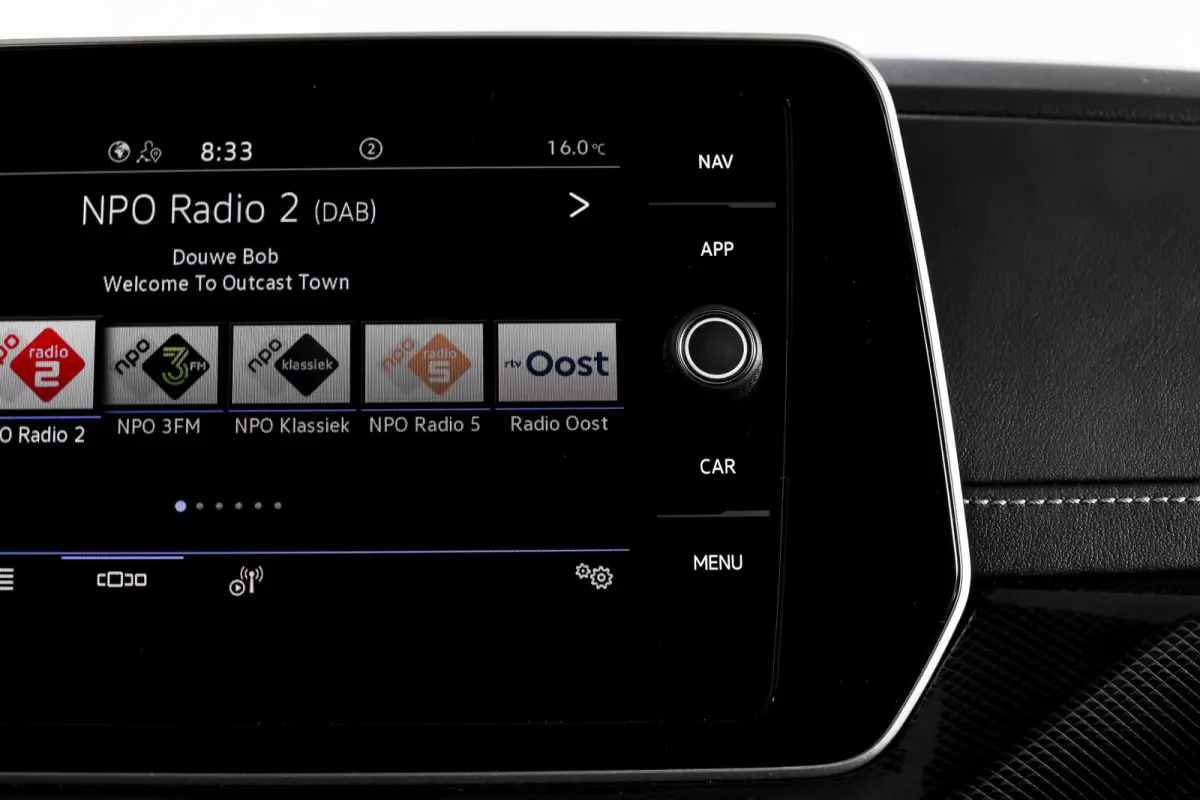 1.0 TSI 115 PK R-Line - Automaat | Dig. Cockpit | Adapt. Cruise | Camera | PDC | App. Connect | ECC | DAB | LM 18" | 3952