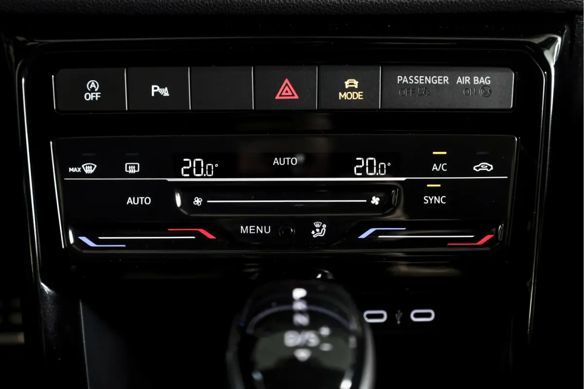 1.0 TSI 115 PK R-Line - Automaat | Dig. Cockpit | Adapt. Cruise | Camera | PDC | App. Connect | ECC | DAB | LM 18" | 3952