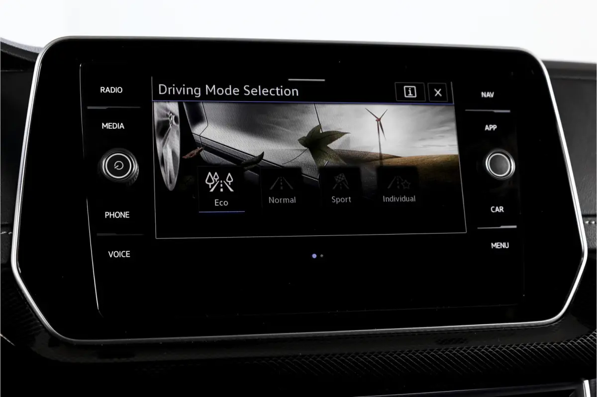1.0 TSI 115 PK R-Line - Automaat | Dig. Cockpit | Adapt. Cruise | Camera | PDC | App. Connect | ECC | DAB | LM 18" | 3952