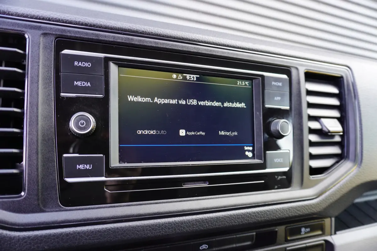 140pk Bakwagen laadklep Apple Carplay Cruise control Airco 3-Zits Meubelbak Koffer LBW