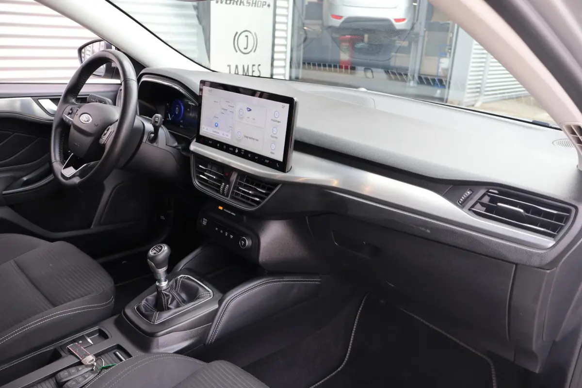 1.0 Hybrid Titanium X 1e Eigenaar | Volledig Onderh | NL-Auto | BTW | Elek Trekhaak | Winterpack | Camera | Navi | Carplay | LED | ACC | Bots | Keyless