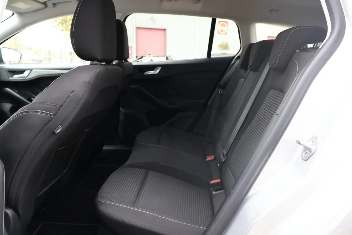 1.0 Hybrid Titanium X 1e Eigenaar | Volledig Onderh | NL-Auto | BTW | Elek Trekhaak | Winterpack | Camera | Navi | Carplay | LED | ACC | Bots | Keyless
