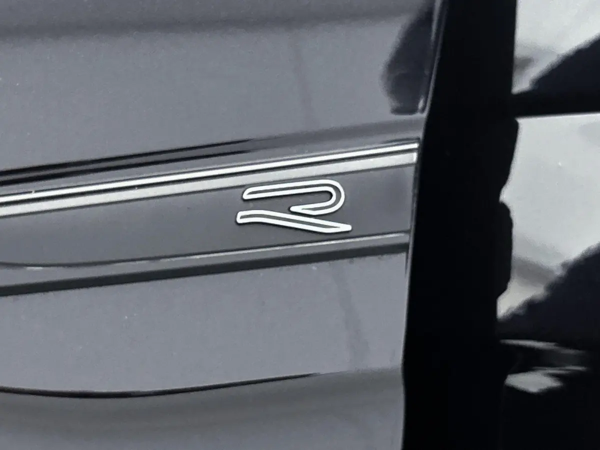 1.0 TSI R-Line Edition 95 PK| Origineel Nederlands | 1e Eigenaar | Panoramadak | LED Matrix | Stoelverwarming | Achteruitrijcamera | Climatronic | Parkeersensoren | Digitale Cockpit Pro | Na