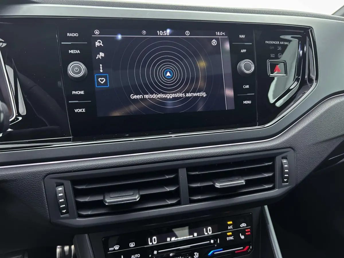 1.0 TSI R-Line Edition 95 PK| Origineel Nederlands | 1e Eigenaar | Panoramadak | LED Matrix | Stoelverwarming | Achteruitrijcamera | Climatronic | Parkeersensoren | Digitale Cockpit Pro | Na