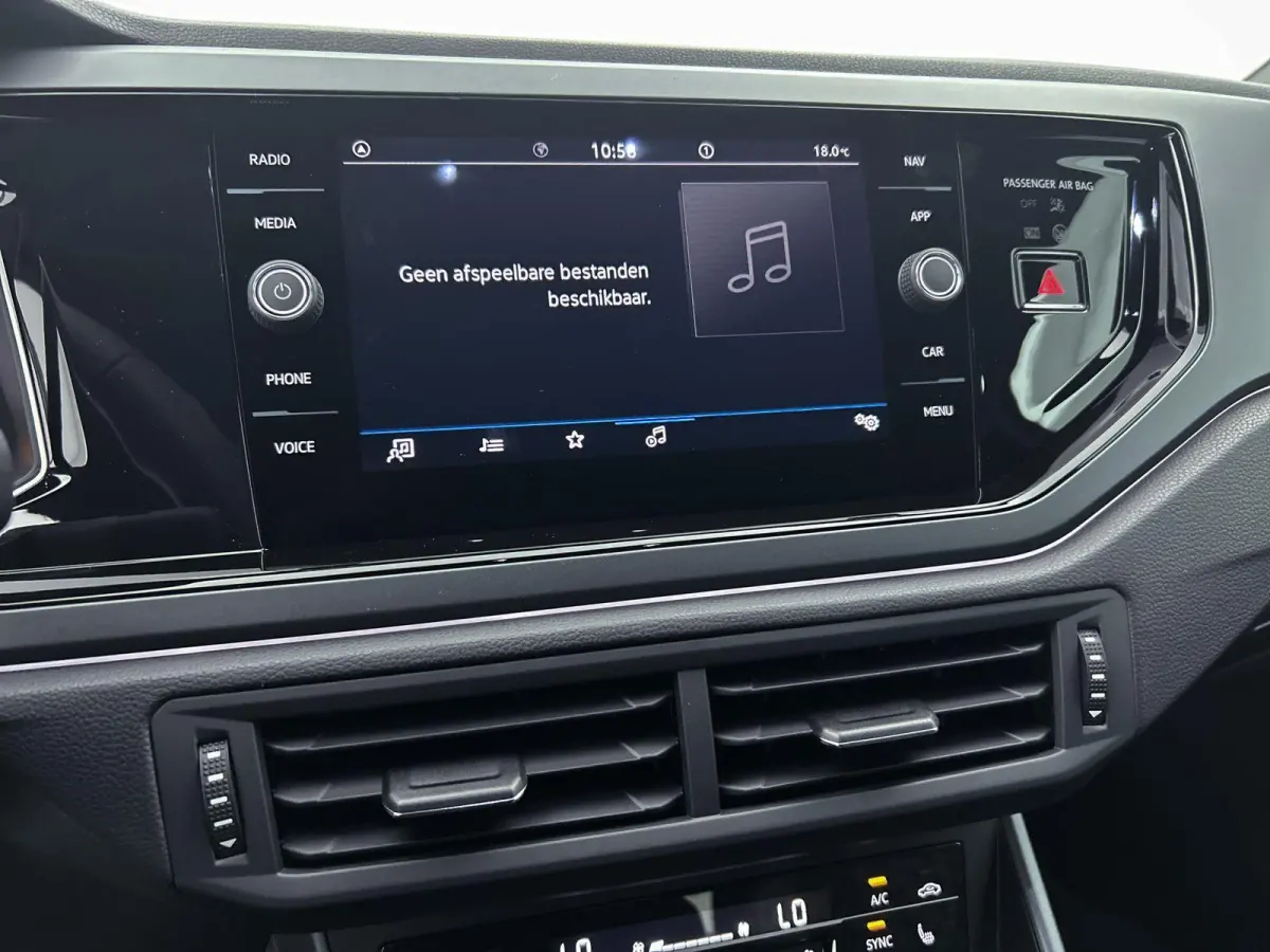 1.0 TSI R-Line Edition 95 PK| Origineel Nederlands | 1e Eigenaar | Panoramadak | LED Matrix | Stoelverwarming | Achteruitrijcamera | Climatronic | Parkeersensoren | Digitale Cockpit Pro | Na