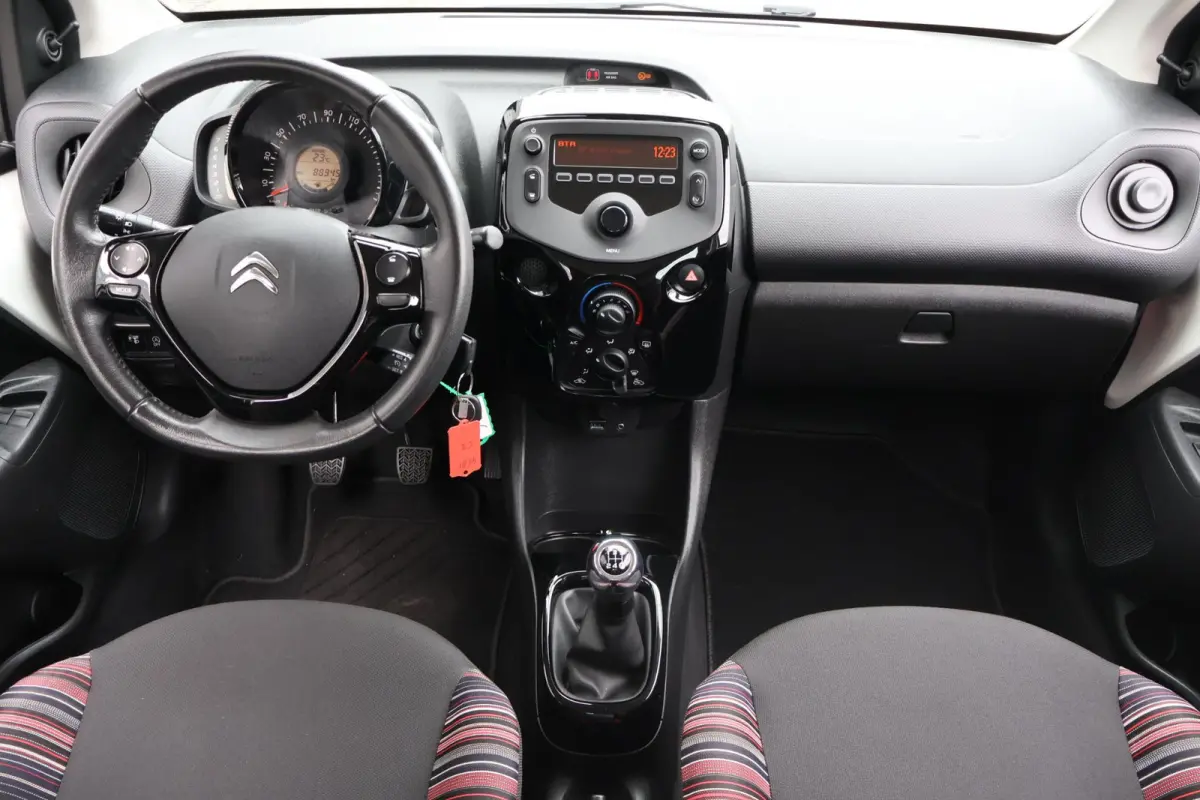 1.0 VTi Feel 1e Eigenaar | NL-Auto | Volledig Onderh | BTW | Airco | Bluetooth | Cruise | Radio | Hill-Hold | LED | Stuur Bekrachtiging