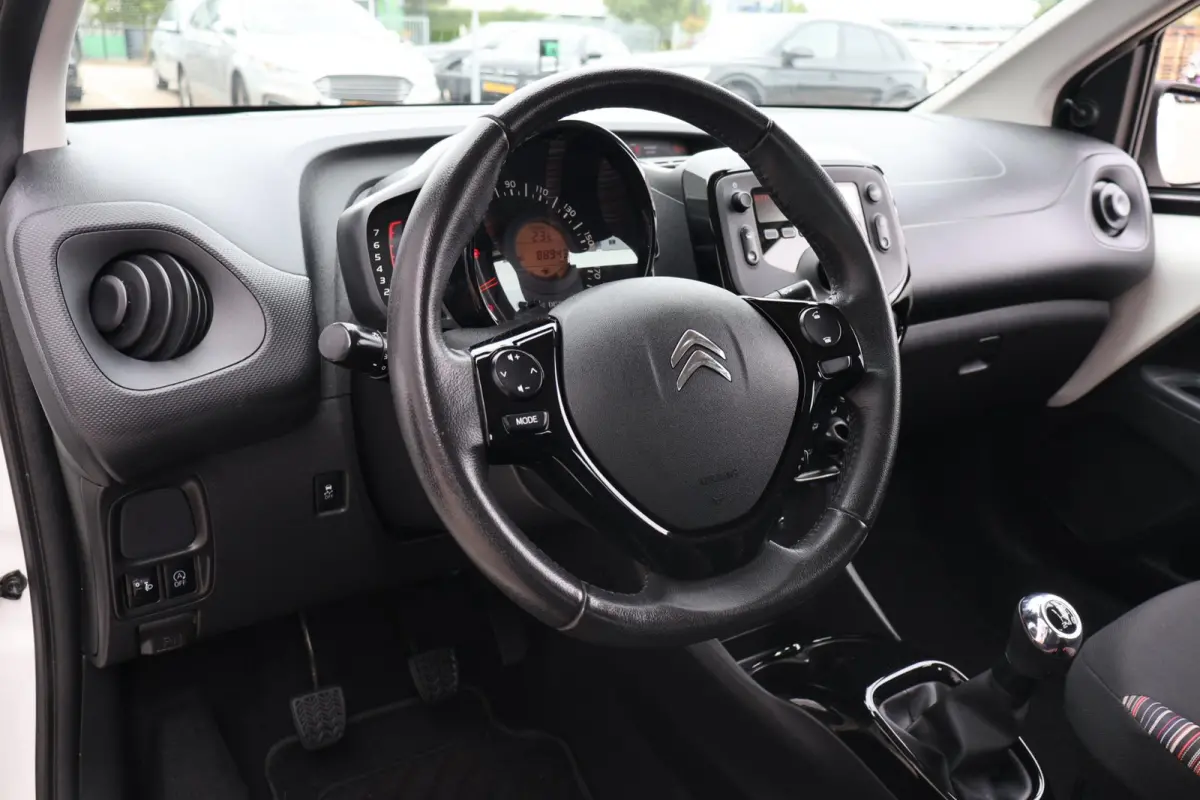 1.0 VTi Feel 1e Eigenaar | NL-Auto | Volledig Onderh | BTW | Airco | Bluetooth | Cruise | Radio | Hill-Hold | LED | Stuur Bekrachtiging