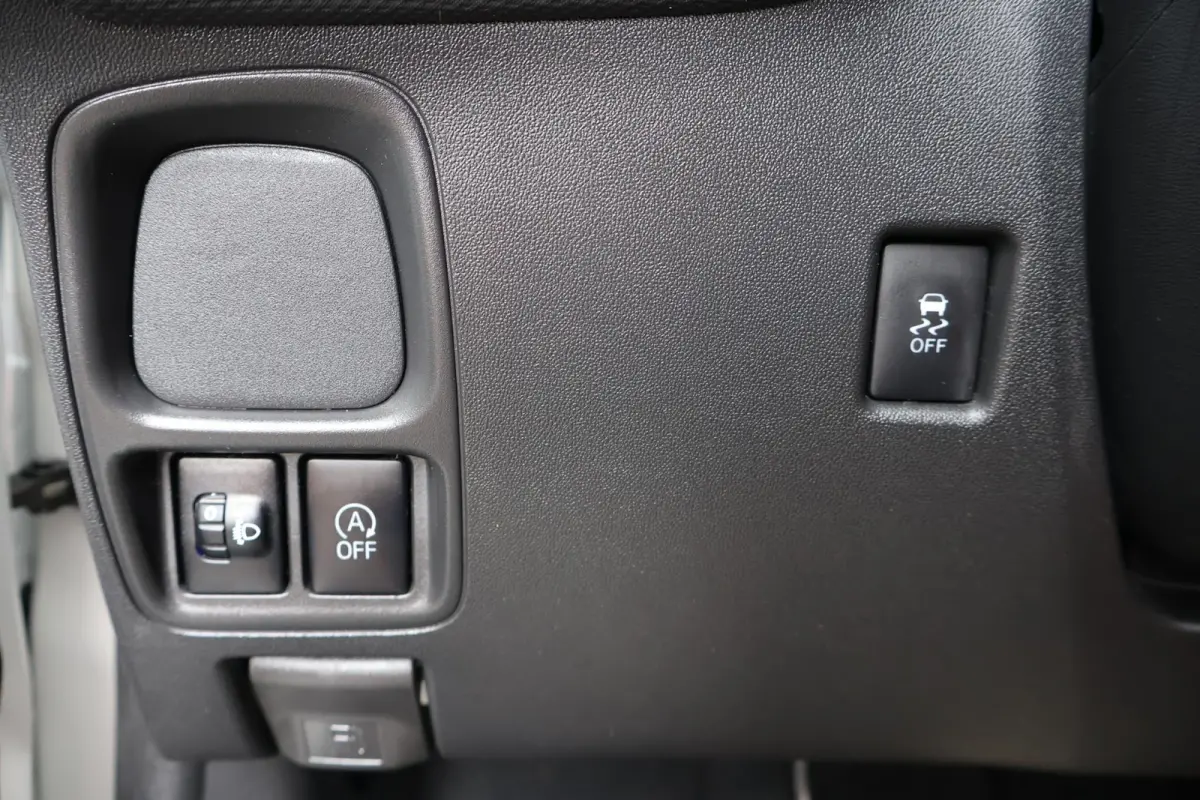 1.0 VTi Feel 1e Eigenaar | NL-Auto | Volledig Onderh | BTW | Airco | Bluetooth | Cruise | Radio | Hill-Hold | LED | Stuur Bekrachtiging