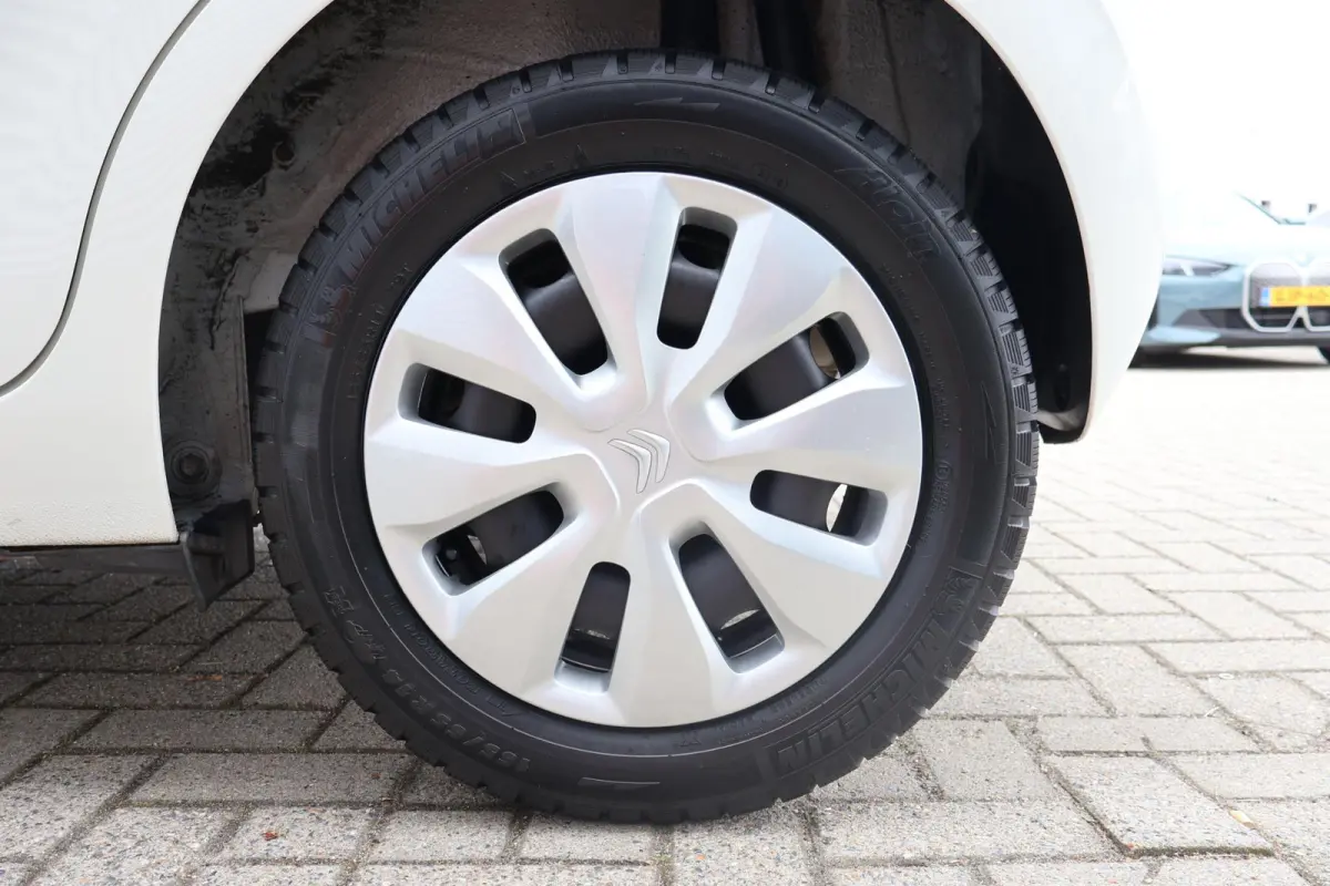 1.0 VTi Feel 1e Eigenaar | NL-Auto | Volledig Onderh | BTW | Airco | Bluetooth | Cruise | Radio | Hill-Hold | LED | Stuur Bekrachtiging