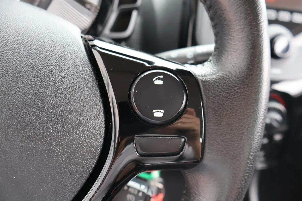 1.0 VTi Feel 1e Eigenaar | NL-Auto | Volledig Onderh | BTW | Airco | Bluetooth | Cruise | Radio | Hill-Hold | LED | Stuur Bekrachtiging