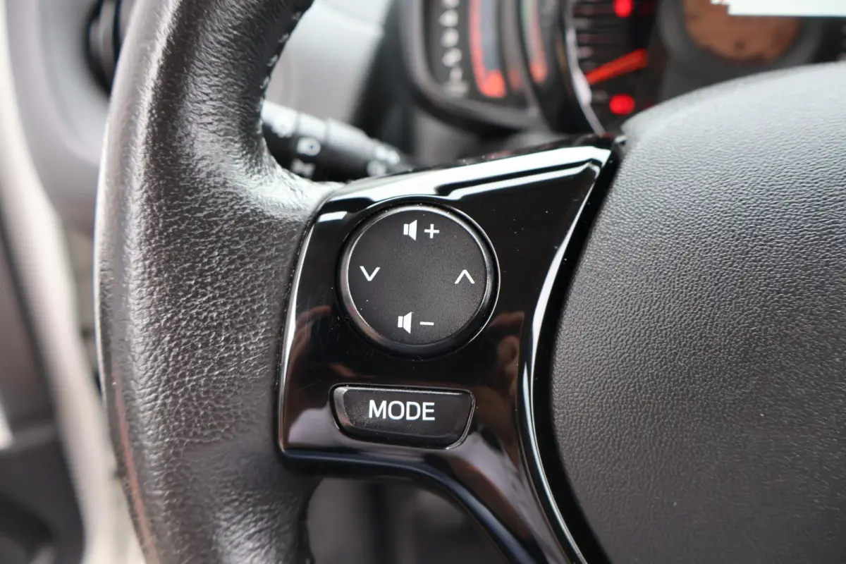 1.0 VTi Feel 1e Eigenaar | NL-Auto | Volledig Onderh | BTW | Airco | Bluetooth | Cruise | Radio | Hill-Hold | LED | Stuur Bekrachtiging