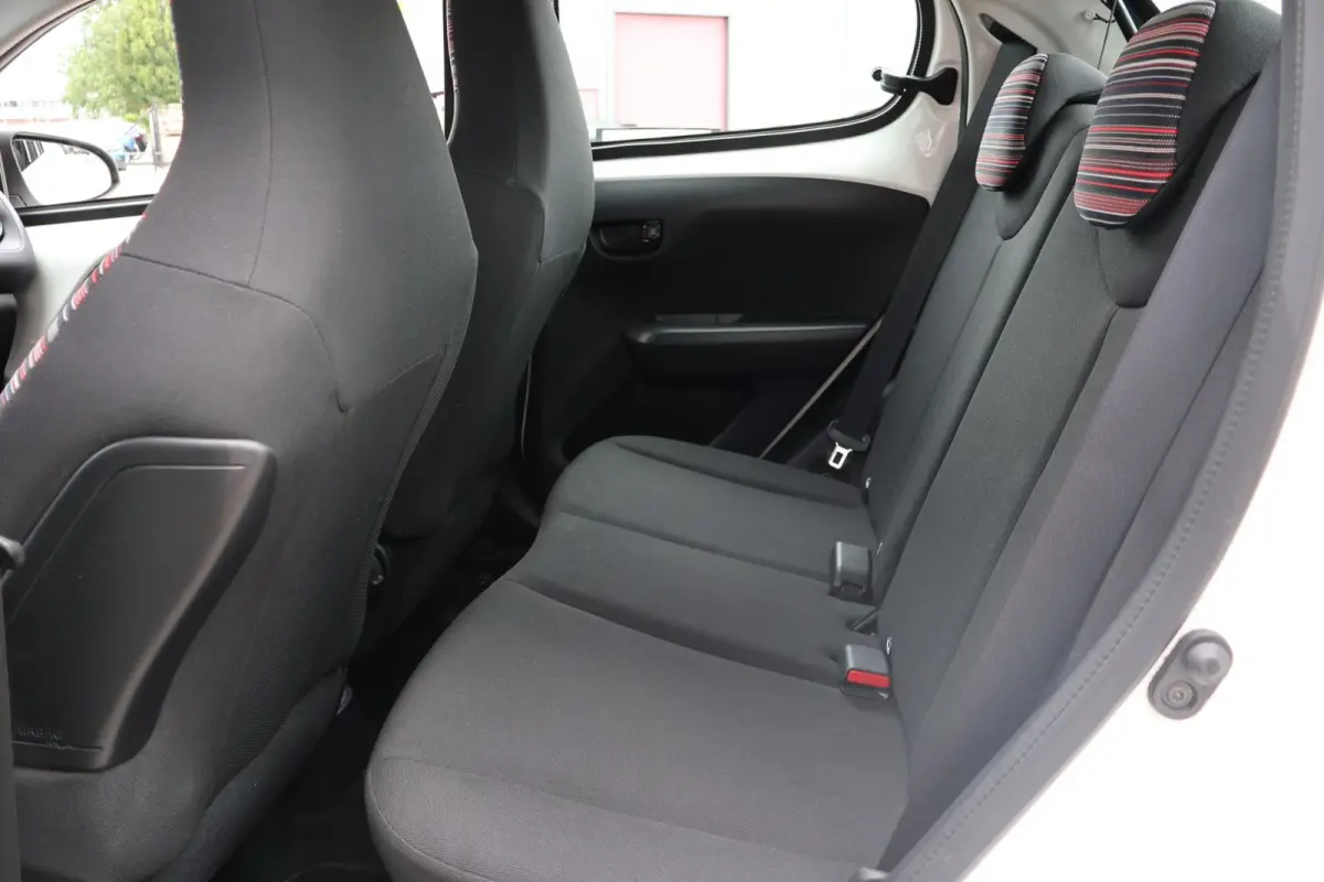 1.0 VTi Feel 1e Eigenaar | NL-Auto | Volledig Onderh | BTW | Airco | Bluetooth | Cruise | Radio | Hill-Hold | LED | Stuur Bekrachtiging