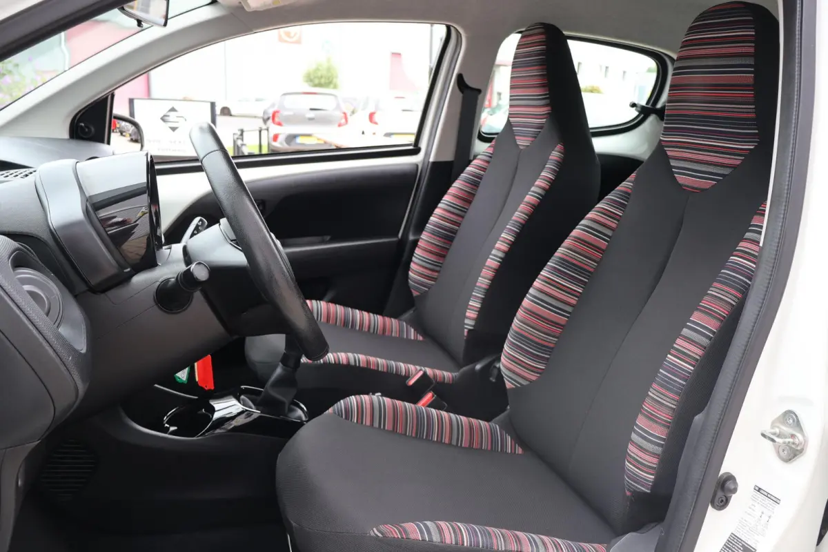 1.0 VTi Feel 1e Eigenaar | NL-Auto | Volledig Onderh | BTW | Airco | Bluetooth | Cruise | Radio | Hill-Hold | LED | Stuur Bekrachtiging