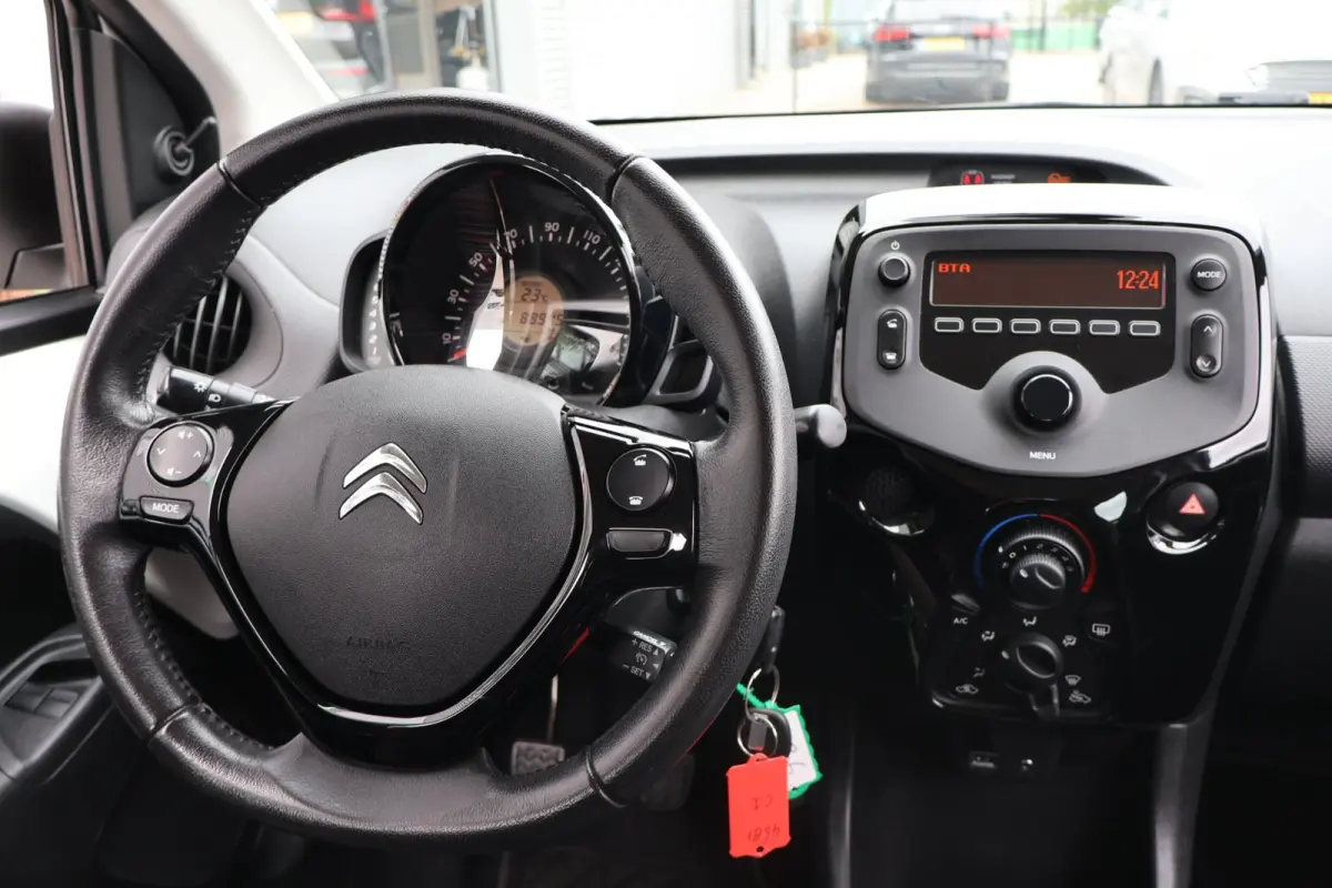 1.0 VTi Feel 1e Eigenaar | NL-Auto | Volledig Onderh | BTW | Airco | Bluetooth | Cruise | Radio | Hill-Hold | LED | Stuur Bekrachtiging