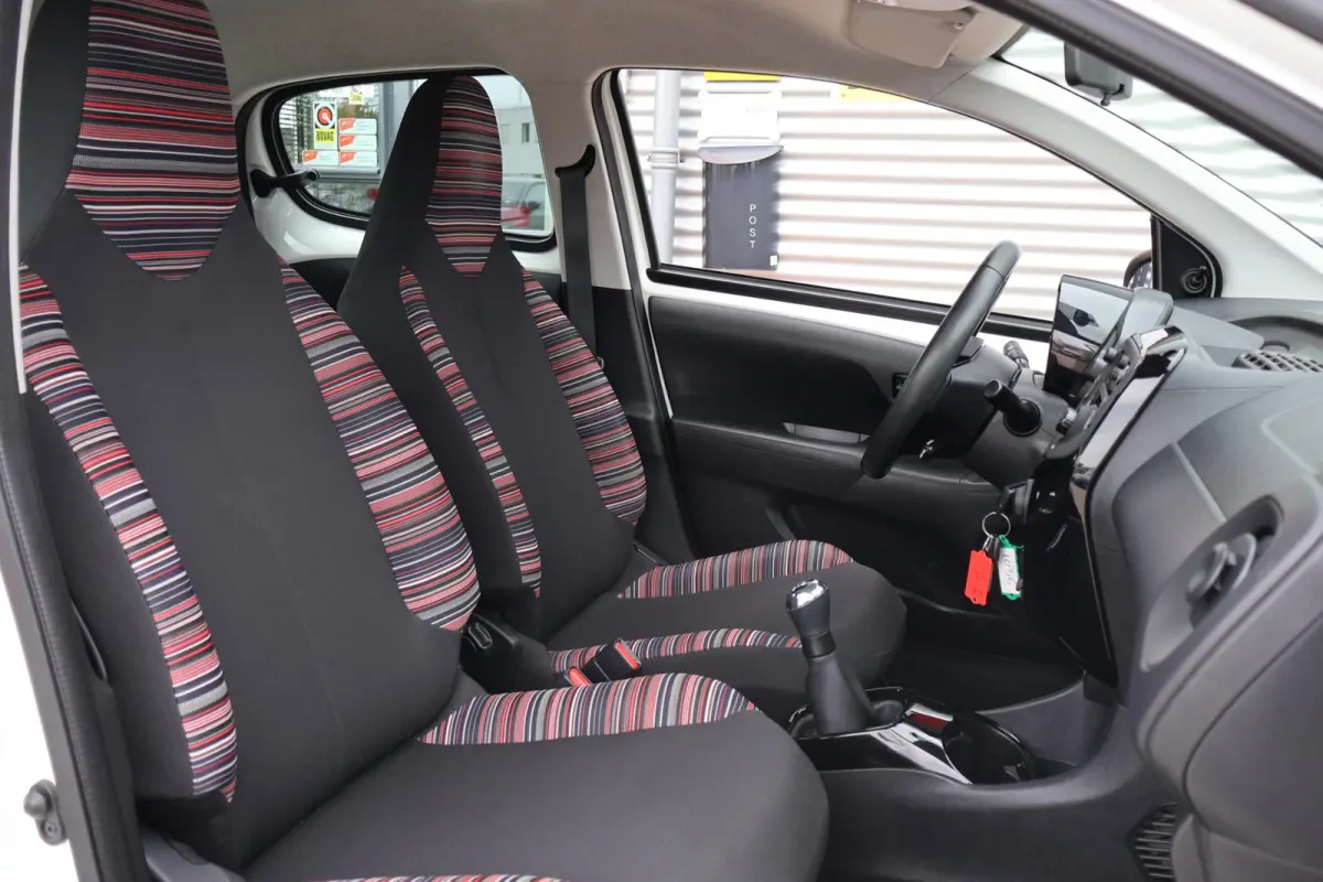 1.0 VTi Feel 1e Eigenaar | NL-Auto | Volledig Onderh | BTW | Airco | Bluetooth | Cruise | Radio | Hill-Hold | LED | Stuur Bekrachtiging