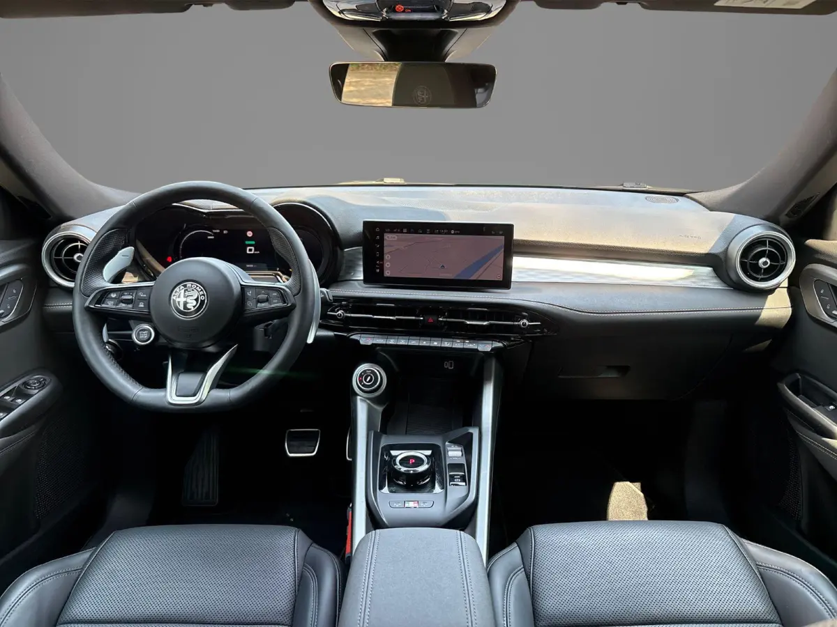 1.5T Hybrid Veloce 160pk | Lederen Bekleding | Navigatie | Camera 360 | parkeersensoren voor + achter | Stoel + Sturverwarming |  LMV 19" |
