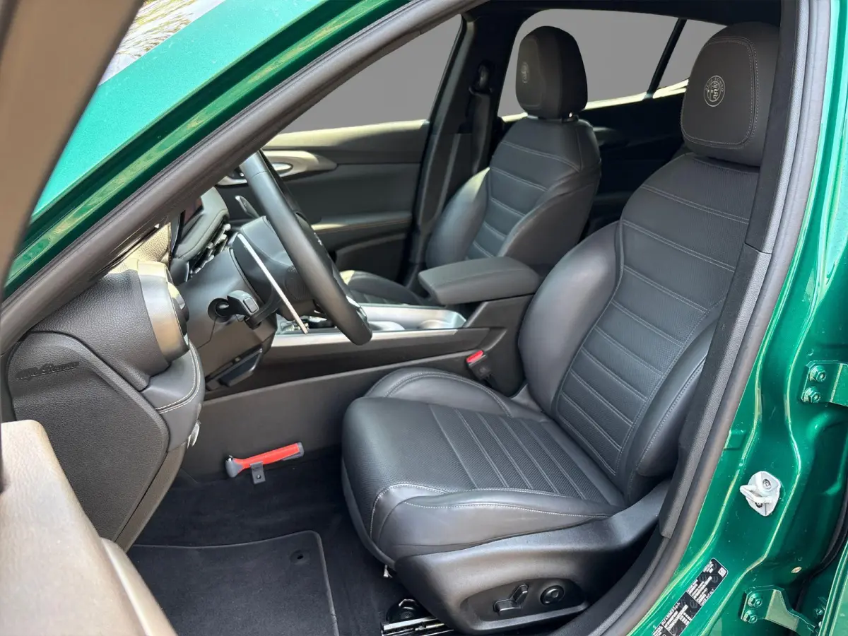 1.5T Hybrid Veloce 160pk | Lederen Bekleding | Navigatie | Camera 360 | parkeersensoren voor + achter | Stoel + Sturverwarming |  LMV 19" |