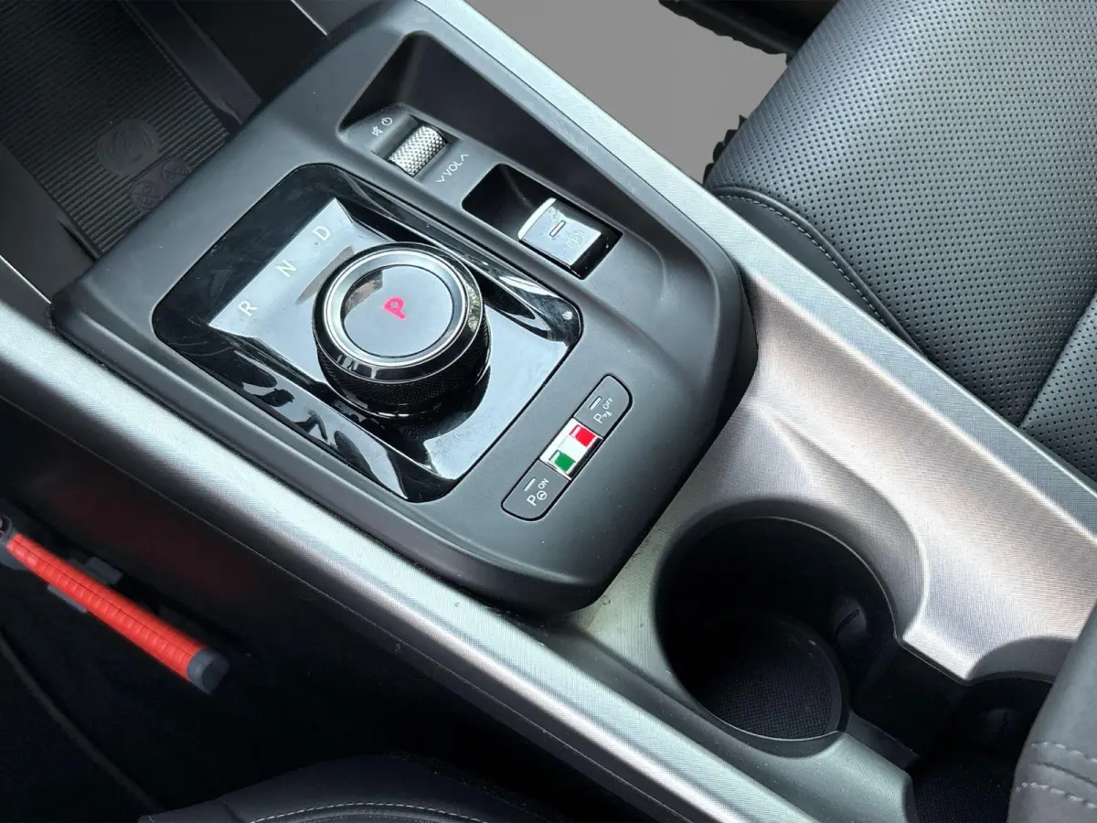 1.5T Hybrid Veloce 160pk | Lederen Bekleding | Navigatie | Camera 360 | parkeersensoren voor + achter | Stoel + Sturverwarming |  LMV 19" |