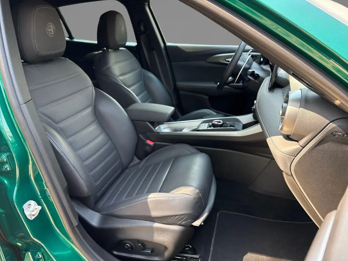 1.5T Hybrid Veloce 160pk | Lederen Bekleding | Navigatie | Camera 360 | parkeersensoren voor + achter | Stoel + Sturverwarming |  LMV 19" |