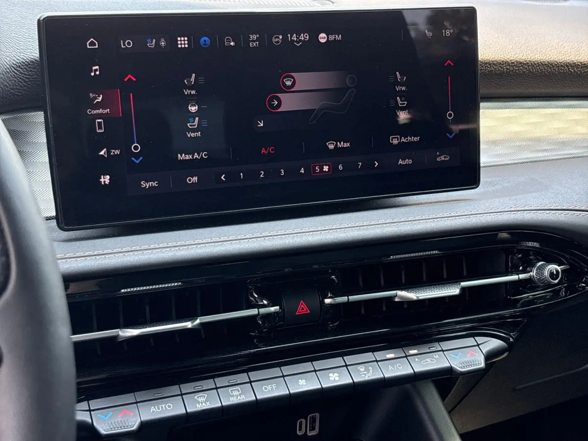 1.5T Hybrid Veloce 160pk | Lederen Bekleding | Navigatie | Camera 360 | parkeersensoren voor + achter | Stoel + Sturverwarming |  LMV 19" |