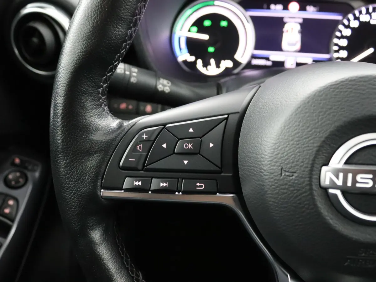1.6 Hybrid N-Design | Stoel-, Stuur- & Voorruitverw. | | Parkeercamera | Navigatie |