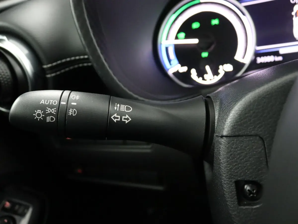 1.6 Hybrid N-Design | Stoel-, Stuur- & Voorruitverw. | | Parkeercamera | Navigatie |