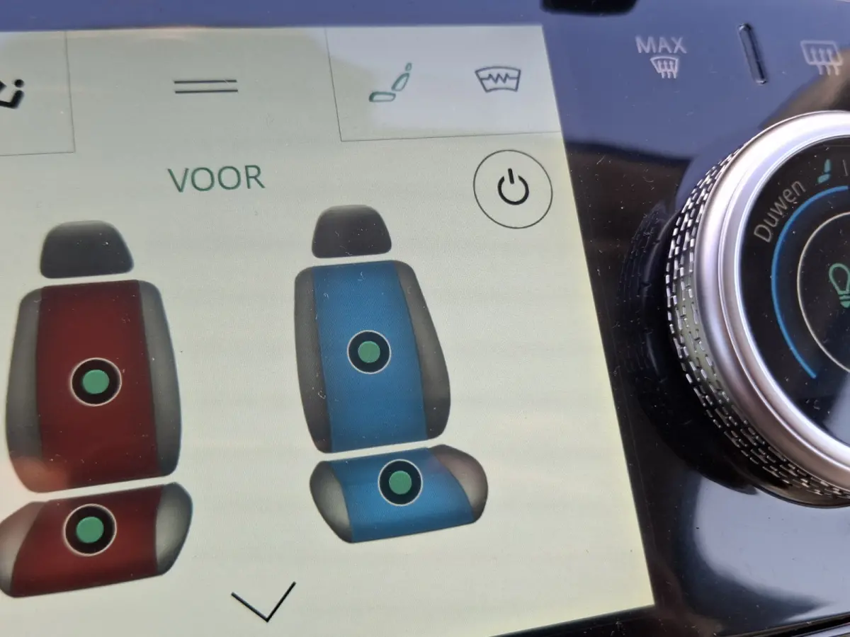 EV400 First Edition 90 kWh | SoH 89,9% | Navigatie/Android/Apple Carplay | LM Velgen 22" | Panoramadak | Voorstoelen/Stuur/Achterbank Verwarmd | Luchtvering | Cruise Control Adaptief |