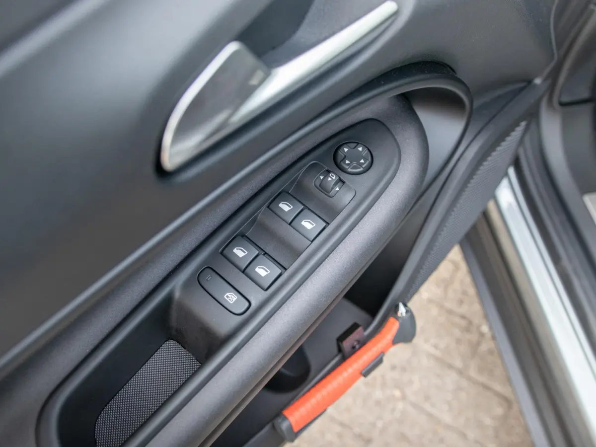Elettrica Speciale 54 kWh | Techno Pack | Warmtepomp | Verwarmbare Voorruit | Arese Silver