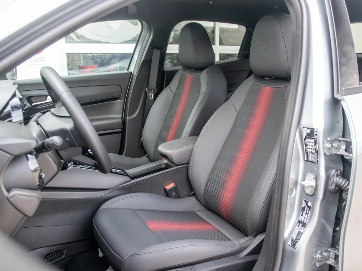 Elettrica Speciale 54 kWh | Techno Pack | Warmtepomp | Verwarmbare Voorruit | Arese Silver