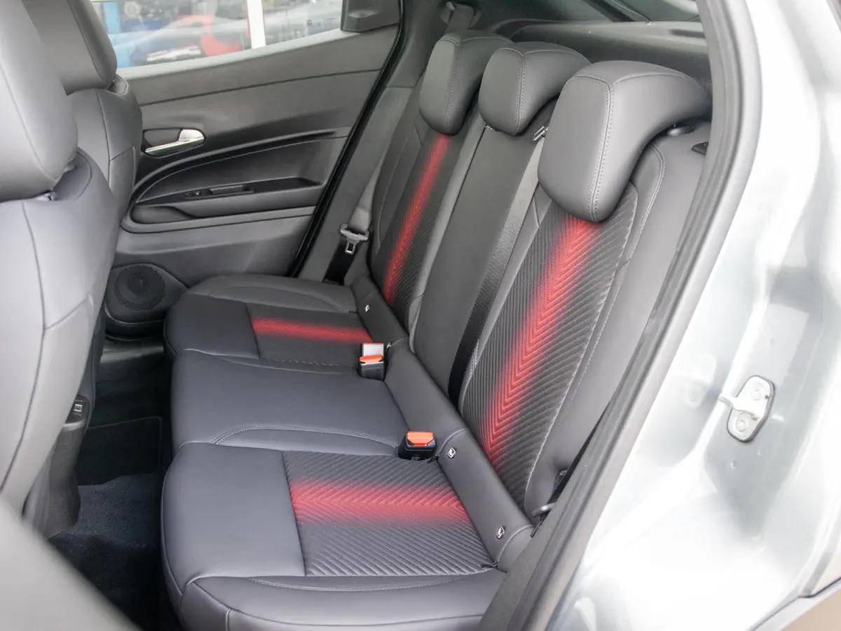 Elettrica Speciale 54 kWh | Techno Pack | Warmtepomp | Verwarmbare Voorruit | Arese Silver