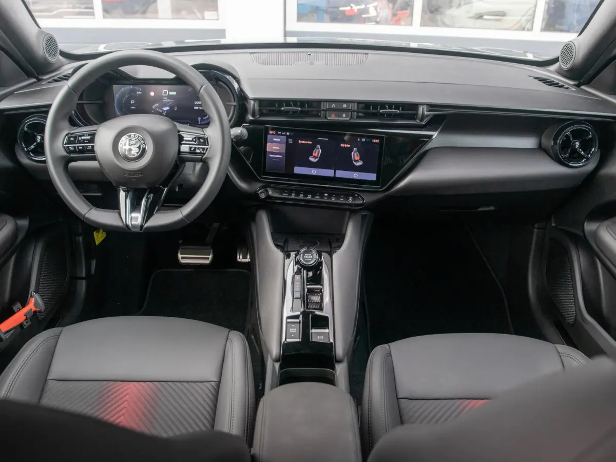 Elettrica Speciale 54 kWh | Techno Pack | Warmtepomp | Verwarmbare Voorruit | Arese Silver