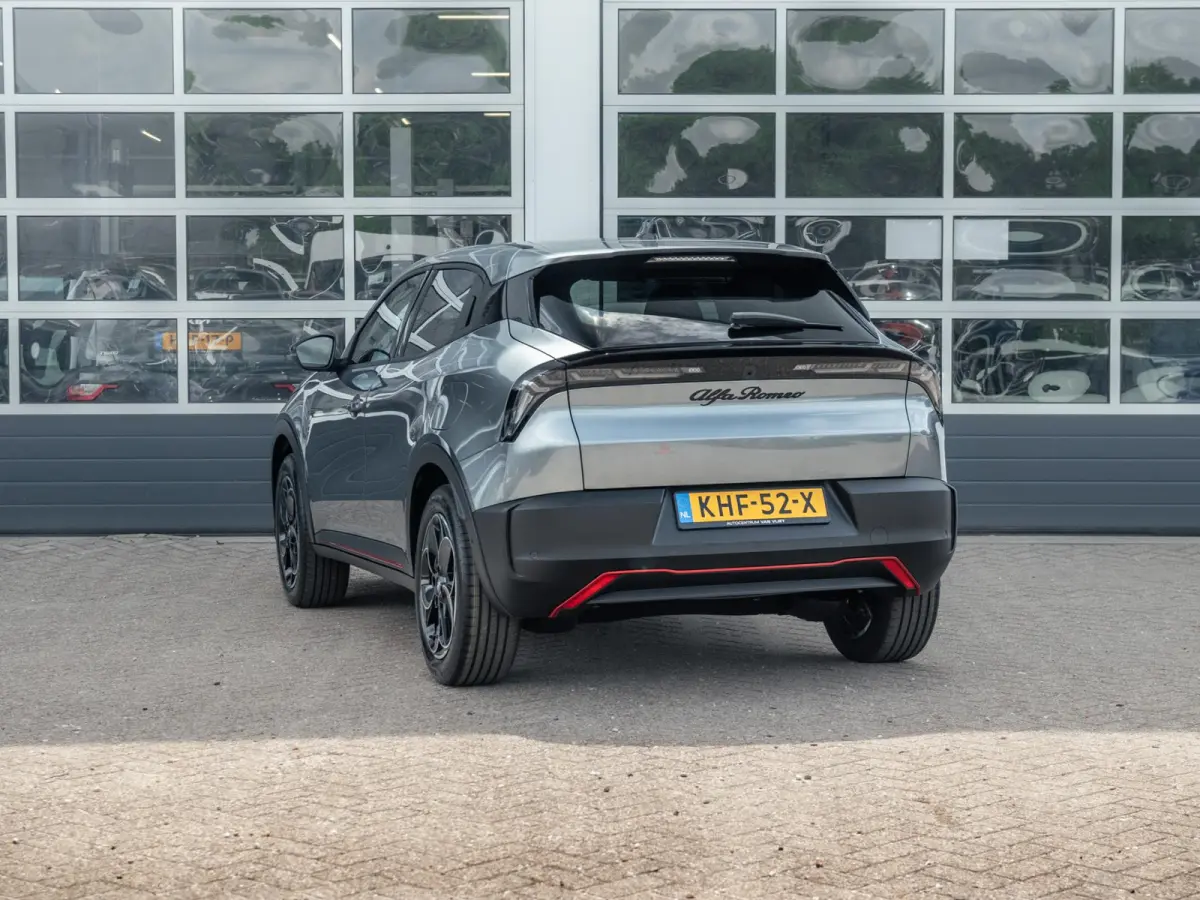 Elettrica Speciale 54 kWh | Techno Pack | Warmtepomp | Verwarmbare Voorruit | Arese Silver