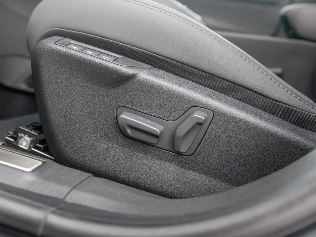 Elettrica Speciale 54 kWh | Techno Pack | Warmtepomp | Verwarmbare Voorruit | Arese Silver